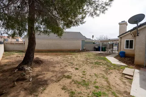 2053 Chatham Dr, Palmdale, CA 93550 photo 16