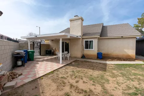 2053 Chatham Dr, Palmdale, CA 93550 photo 14