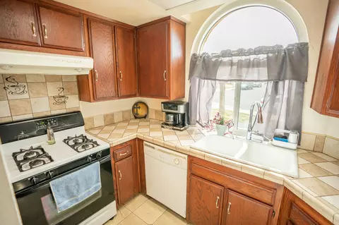 2053 Chatham Dr, Palmdale, CA 93550 photo 7
