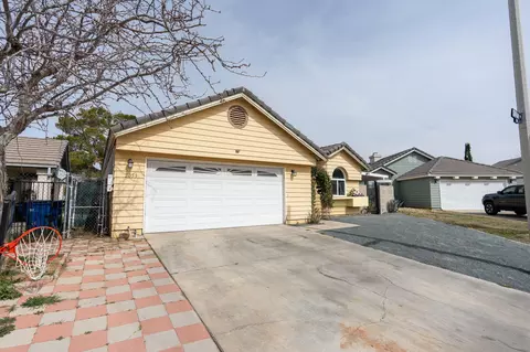 2053 Chatham Dr, Palmdale, CA 93550 photo 18