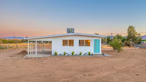 1352 Ave O 4 W, Palmdale, CA 93551