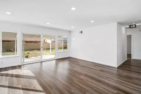 44621 Benald St, Lancaster, CA 93535 photo 13
