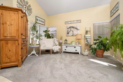 644 Esther Dr, Lancaster, CA 93535 photo 2