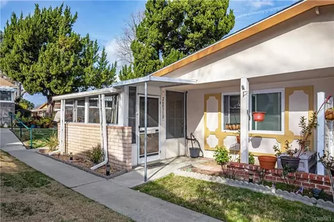 26831 Ave Of The Oaks # D, Santa Clarita, CA 91321