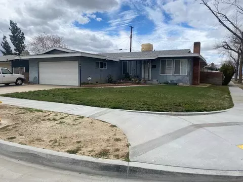 44353 4th St, Lancaster, CA 93535 photo 2