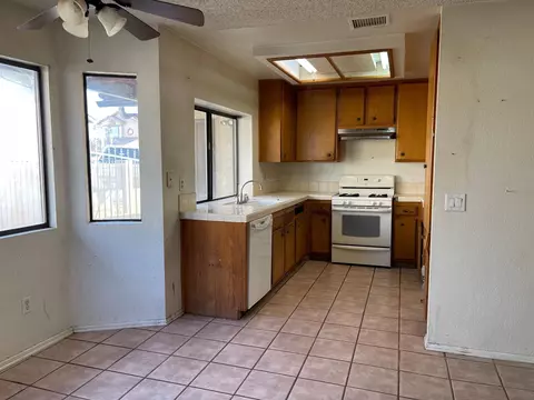 639 E Jackman St, Lancaster, CA 93535 photo 8