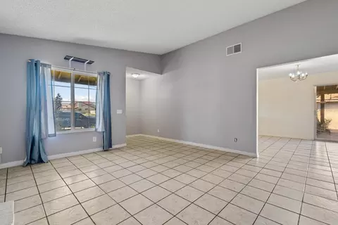 37318 E 27th St, Palmdale, CA 93550 photo 4