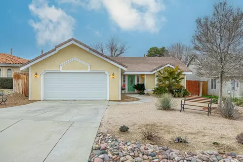 42119 47th St W, Quartz Hill, CA 93536