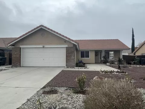 6050 Opal Ave, Palmdale, CA 93552