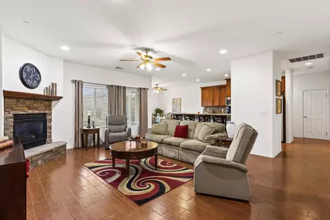1306 Fair Oak Dr, Tehachapi, CA 93561 photo 4