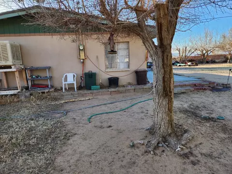 16879 Mountain View Ave, North Edwards, CA 93523 photo 2