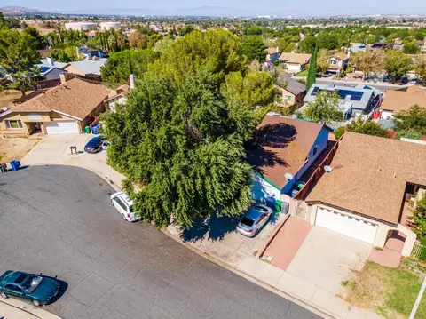 2545 Apache Plume Ct, Palmdale, CA 93550