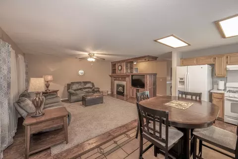 6202 Treehaven Ct, Lancaster, CA 93536 photo 5