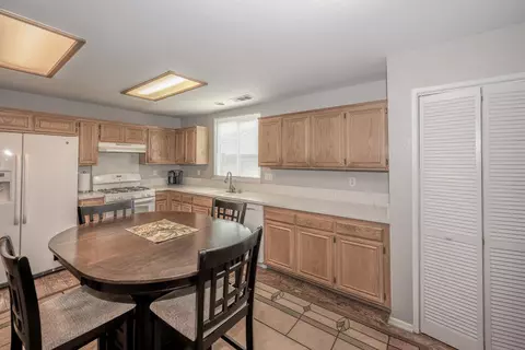 6202 Treehaven Ct, Lancaster, CA 93536 photo 4
