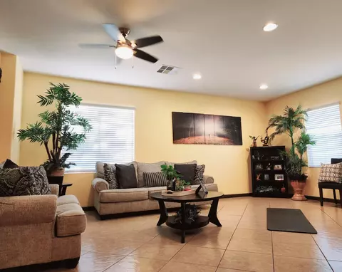 2060 Krystal Ave, Lancaster, CA 93536 photo 4