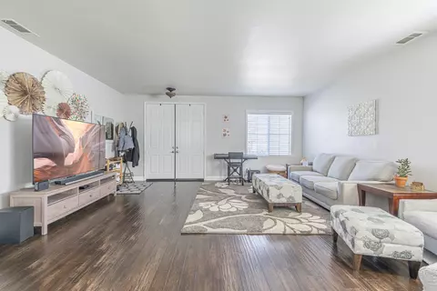 106 Manzanita Ln, Tehachapi, CA 93561 photo 3