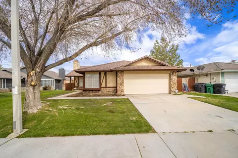 43920 Estrella Ln, Lancaster, CA 93535 photo 1