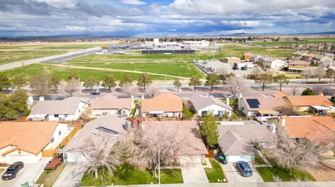 43920 Estrella Ln, Lancaster, CA 93535 photo 3
