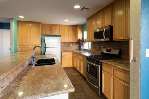45418 Robinson Dr, Lancaster, CA 93535 photo 7