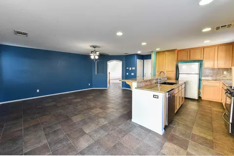 45418 Robinson Dr, Lancaster, CA 93535 photo 8