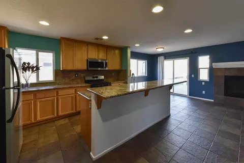 45418 Robinson Dr, Lancaster, CA 93535 photo 6