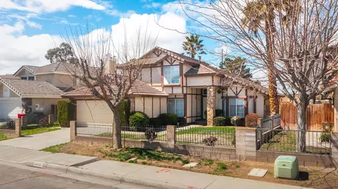 44535 Aspen St, Lancaster, CA 93535 photo 2