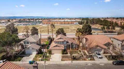44535 Aspen St, Lancaster, CA 93535 photo 3