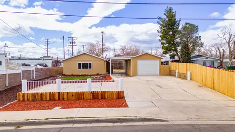1016 Newgrove St W, Lancaster, CA 93534