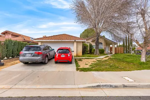 587 Conifer Dr, Palmdale, CA 93550 photo 2