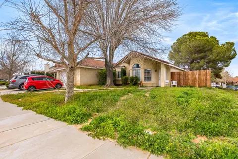 587 Conifer Dr, Palmdale, CA 93550 photo 4