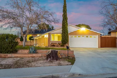 37434 4th St E, Palmdale, CA 93550