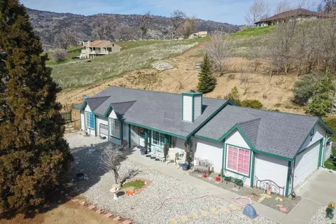 23500 Lakeview Dr, Tehachapi, CA 93561