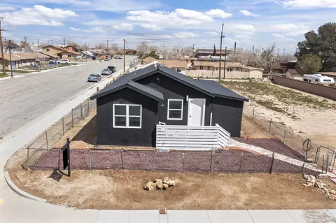 15670 L St, Mojave, CA 93501 photo 2