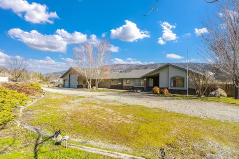 28061 Cumberland Rd, Tehachapi, CA 93561 photo 2