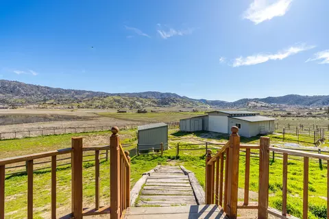 28061 Cumberland Rd, Tehachapi, CA 93561 photo 4