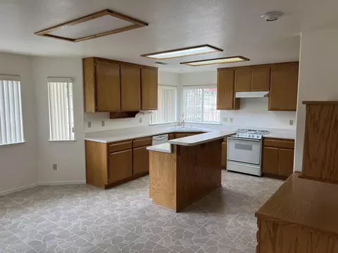 21413 Adam Dr, Tehachapi, CA 93561 photo 6