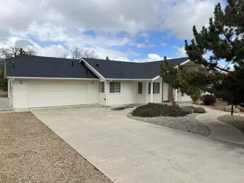 21413 Adam Dr, Tehachapi, CA 93561 photo 2