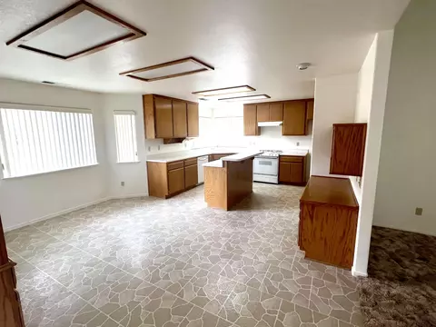21413 Adam Dr, Tehachapi, CA 93561 photo 5
