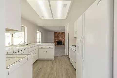 527 Ave J 10 E, Lancaster, CA 93535 photo 9