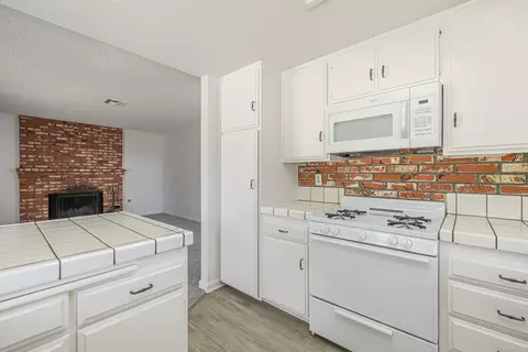 527 Ave J 10 E, Lancaster, CA 93535 photo 10