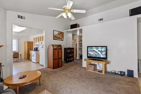 18330 Basil Dr, Tehachapi, CA 93561 photo 2