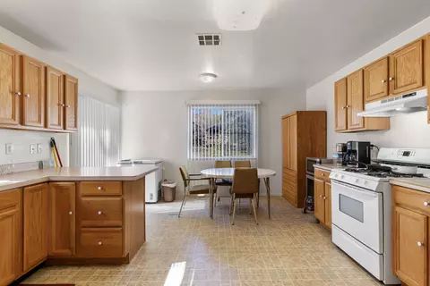 18330 Basil Dr, Tehachapi, CA 93561 photo 4