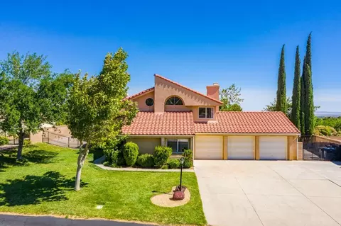 5319 Windcrest Ct, Palmdale, CA 93551