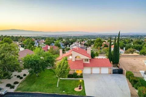 5319 Windcrest Ct, Palmdale, CA 93551 photo 2