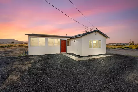 38507 15th St E, Palmdale, CA 93550 photo 2