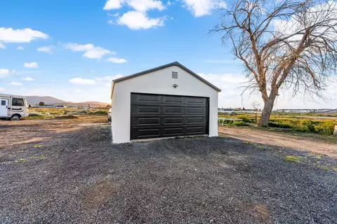 38507 15th St E, Palmdale, CA 93550 photo 32