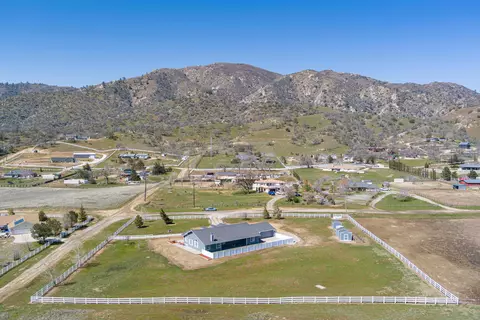 23716 Mariposa Ave, Tehachapi, CA 93561 photo 3