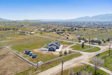 23716 Mariposa Ave, Tehachapi, CA 93561 photo 8