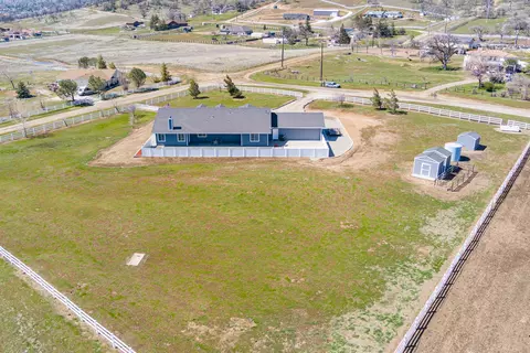 23716 Mariposa Ave, Tehachapi, CA 93561 photo 4