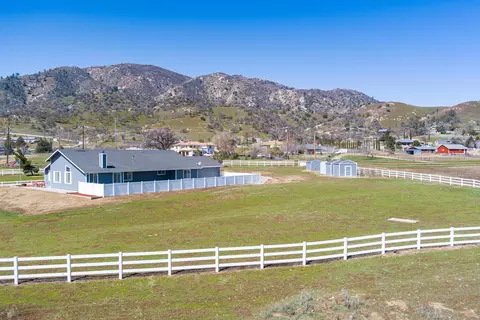 23716 Mariposa Ave, Tehachapi, CA 93561 photo 11